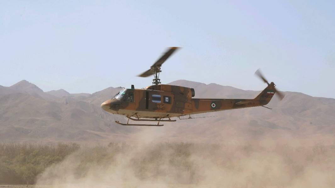 Иран: военный вертолет принимает участие в военных учениях