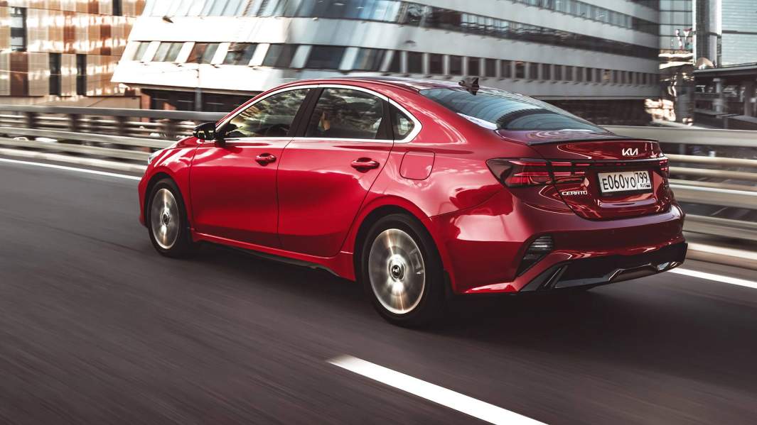 Заявленный расход в городе — 10,2 л, на трассе — 5,7, а в смешанном цикле — 7,4 л на 100 км