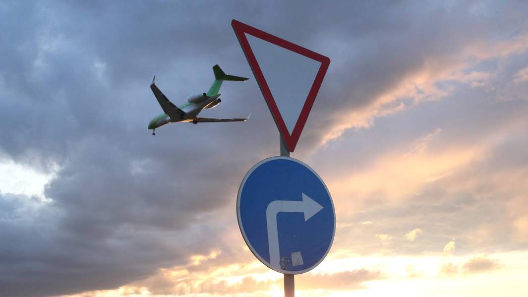 Самолет заходит на посадку