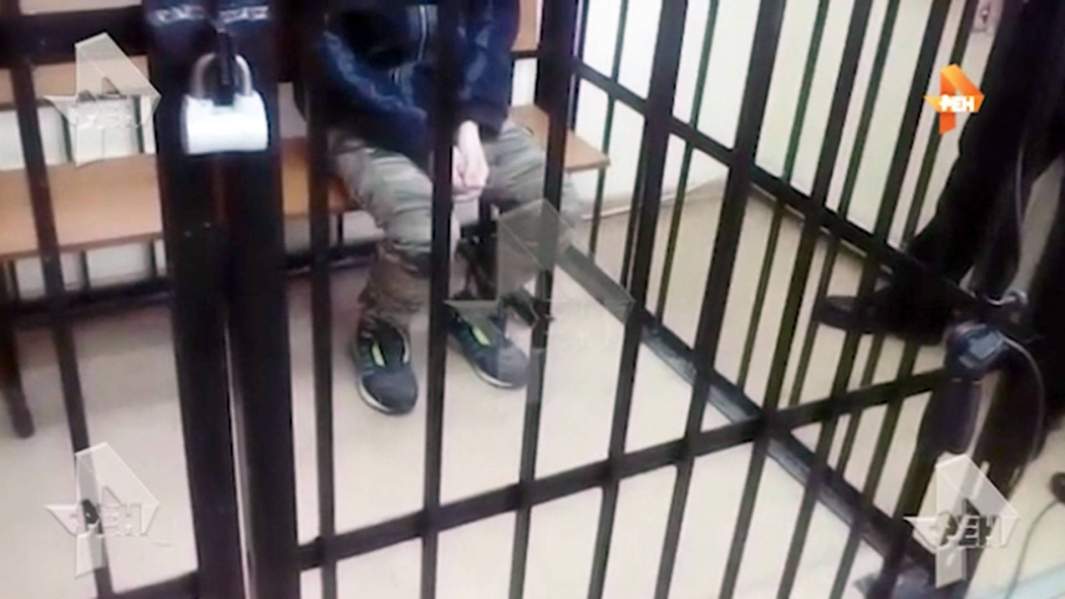 Подросток, зарубивший топором семью в  Тамбовской области, в зале суда