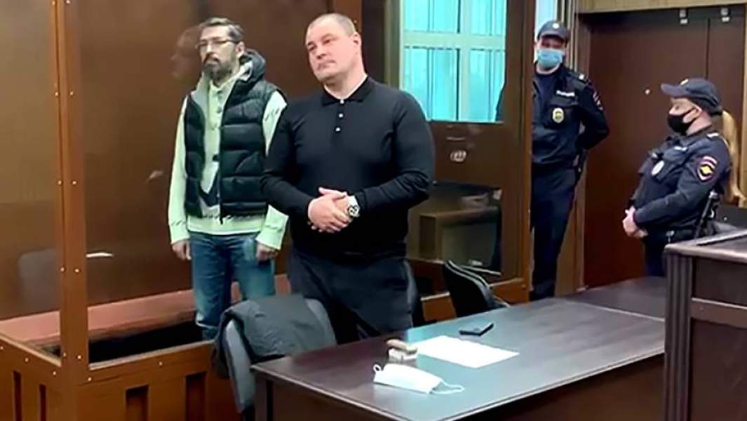 Гражданский муж экс-замминистра просвещения Марины Раковой, генеральный директор ФГАУ «Фонд новых форм развития образования» Артур Стеценко (слева) на заседании Тверского суда, где рассматривается ходатайство следствия об избрании ему меры пресечения