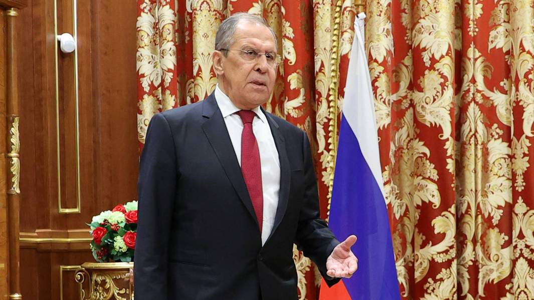 Министр иностранных дел РФ Сергей Лавров во время краткого выхода к российской прессе по итогам шестой встречи министров иностранных дел, совещания по взаимодействию и мерам доверия в Азии