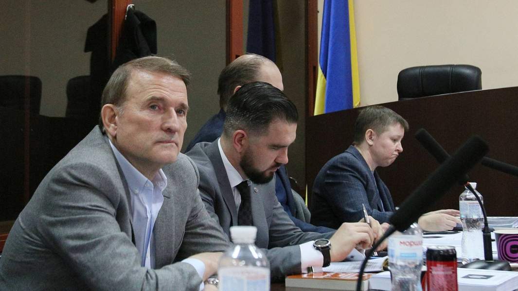 Председатель политсовета партии «Оппозиционная платформа - За жизнь» Виктор Медведчук, обвиняемый по делу о поставках угля из Донбасса, на заседании Печерского районного суда города Киева