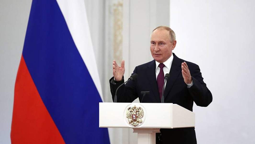 Президент РФ Владимир Путин на встрече с депутатами Государственной Думы РФ восьмого созыва