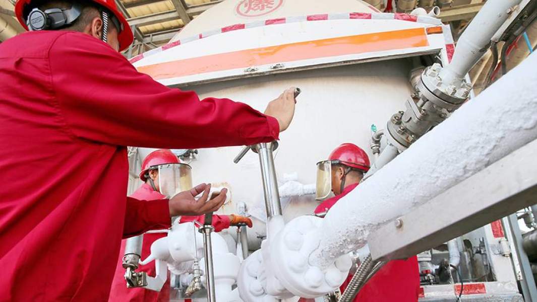 Терминал для перевалки сжиженного природного газа на реке Янцзы в районе города Наньтун в китайской провинции Цзянсу