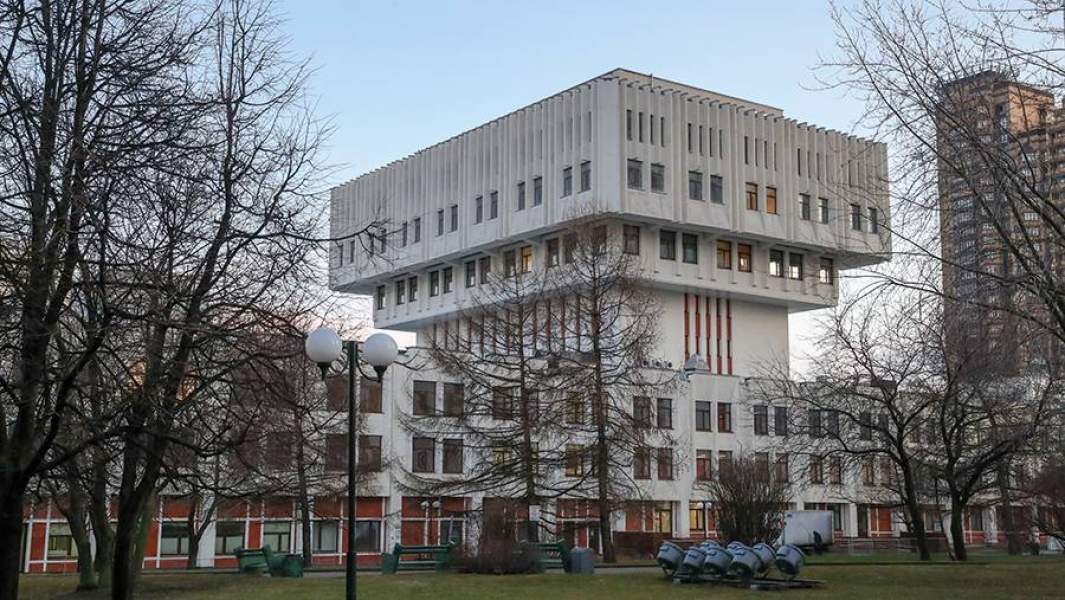 Вид на Российскую академию народного хозяйства и государственной службы при президенте РФ (РАНХиГС)