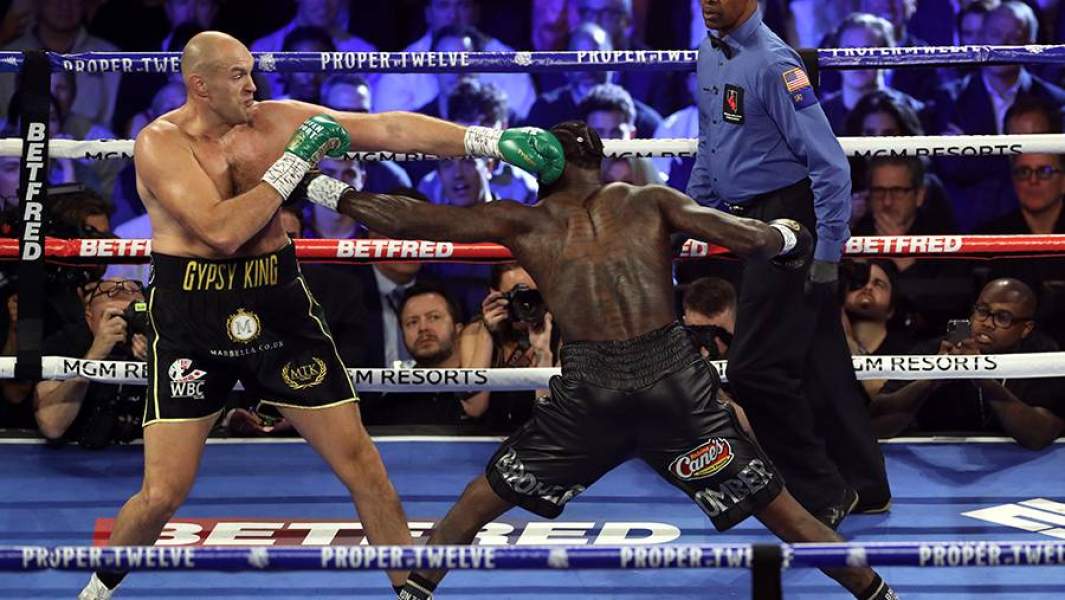 Бой за звание чемпиона мира в супертяжелом весе по версии WBC между американцем Деонтеем Уайлдером и британцем Тайсоном Фьюри в Лас-Вегасе