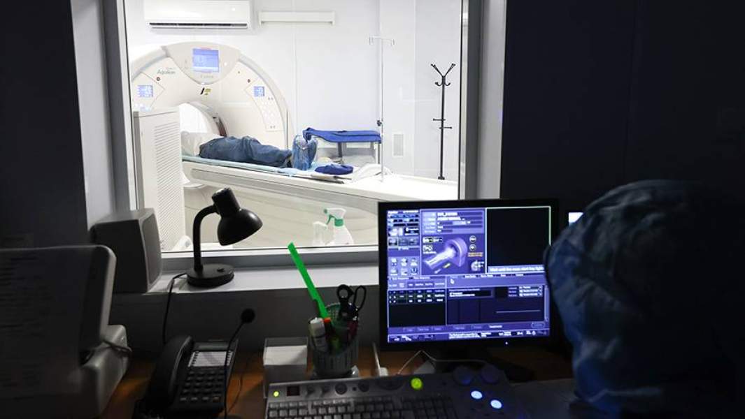 Проведение КТ легких пациенту в кабинете компьютерной томографии в городской клинической больницы