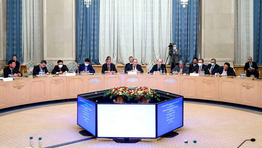 Спецпредставитель президента России по Афганистану, директор второго департамента МИД РФ Замир Кабулов, министр иностранных дел РФ Сергей Лавров и посол РФ в Кабуле Дмитрий Жирнов