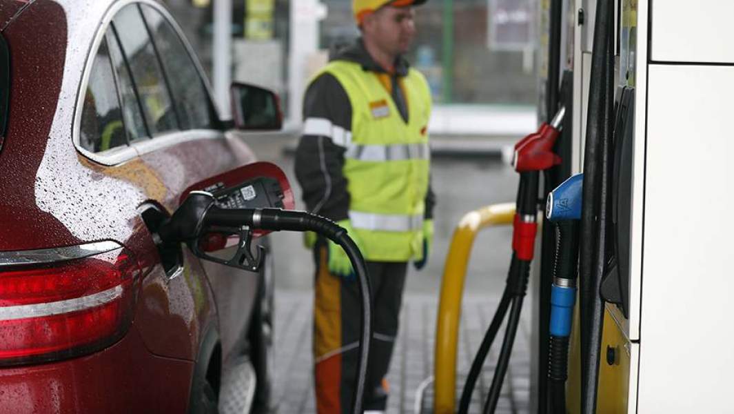 Заправочный пистолет на АЗС