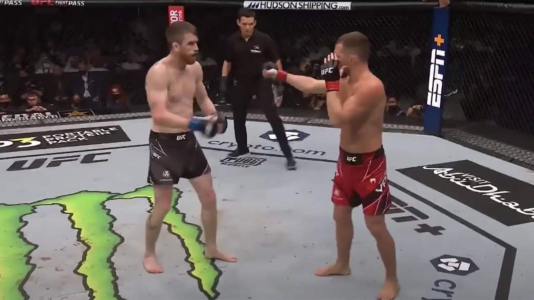 Бой между Кори Сэндхэгеном и Петром Яном