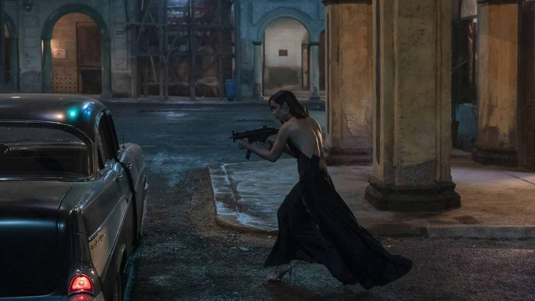 Кадр из фильма «Не время умирать»