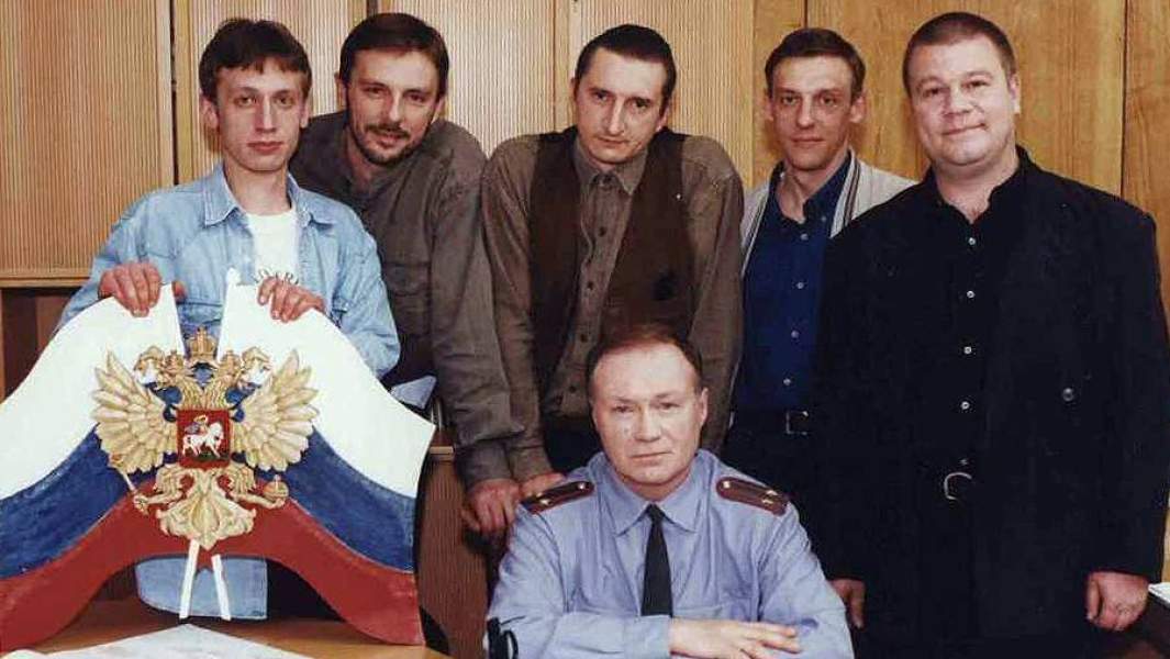 Кадр из сериала «Улицы разбитых фонарей»