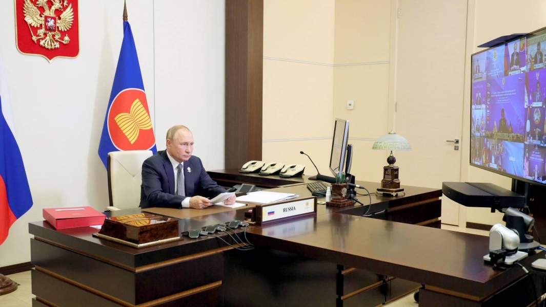 Владимир Путин в режиме видеоконференции в саммите Россия – Ассоциация государств Юго-Восточной Азии (АСЕАН).