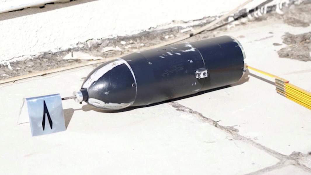 Cнаряд за  резиденции премьер-министра Ирака Мустафы аль-Кадими после попытки убийства с помощью вооруженного беспилотника в Багдаде, Ирак