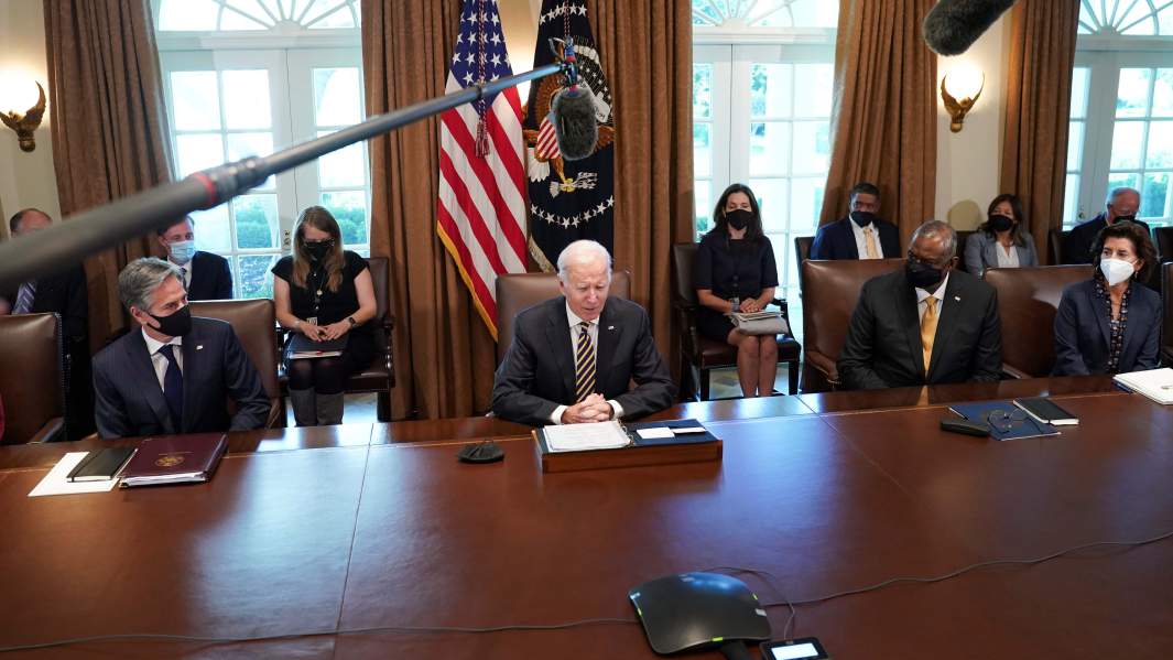 Президент США Джо Байден проводит заседание кабинета министров