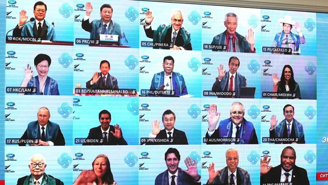 Монитор с трансляцией работы саммита форума «Азиатско-тихоокеанское экономическое сотрудничество» (АТЭС) в режиме видеоконференции