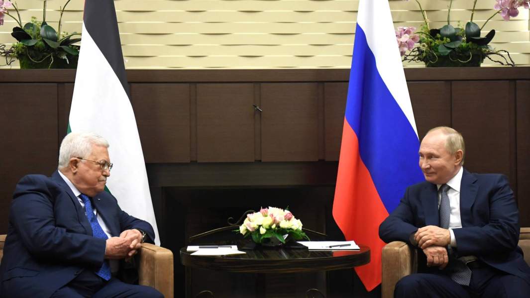 Президент РФ Владимир Путин и президент Палестины Махмуд Аббас 