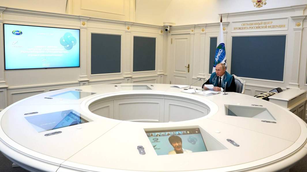 Президент РФ Владимир Путин принимает участие в работе саммита форума «Азиатско-тихоокеанское экономическое сотрудничество» (АТЭС) в режиме видеоконференции