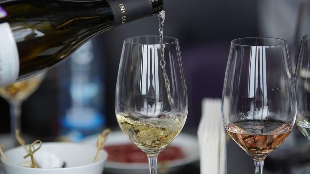 Бокальное мастерство: в России выбрали лучшие вина массового сегмента