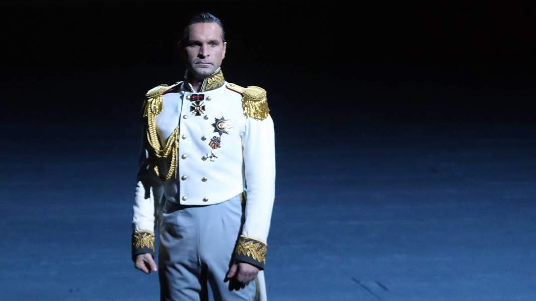 Виктор Добронравов в роли Андрея Болконского в постановке «Война и мир»