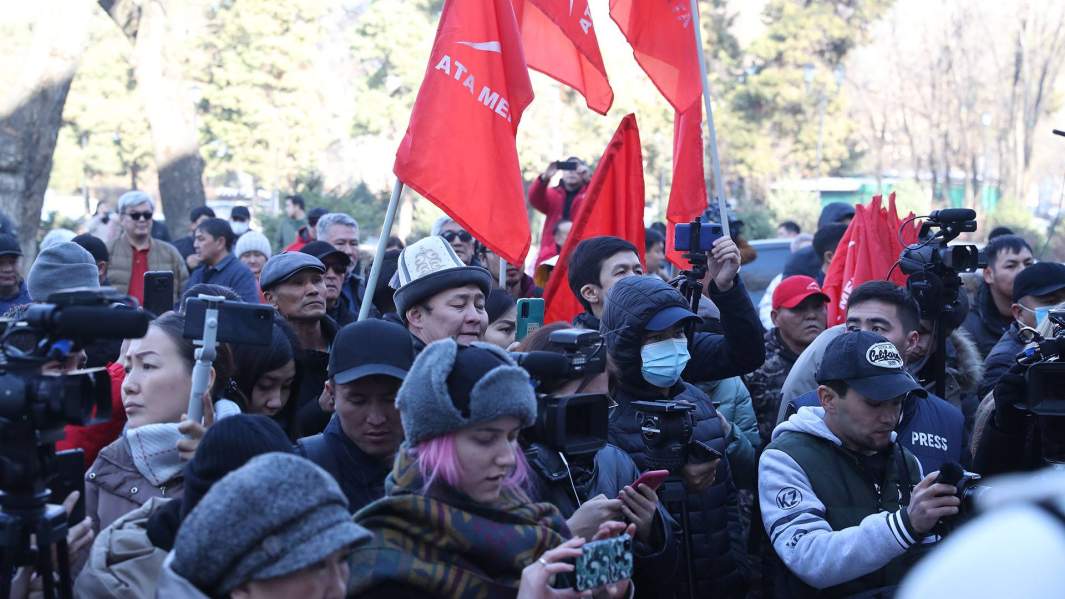 Разделяйся и властвуй: киргизскую оппозицию объединил протест