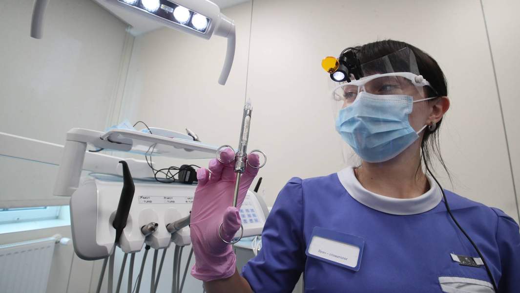 стоматолог