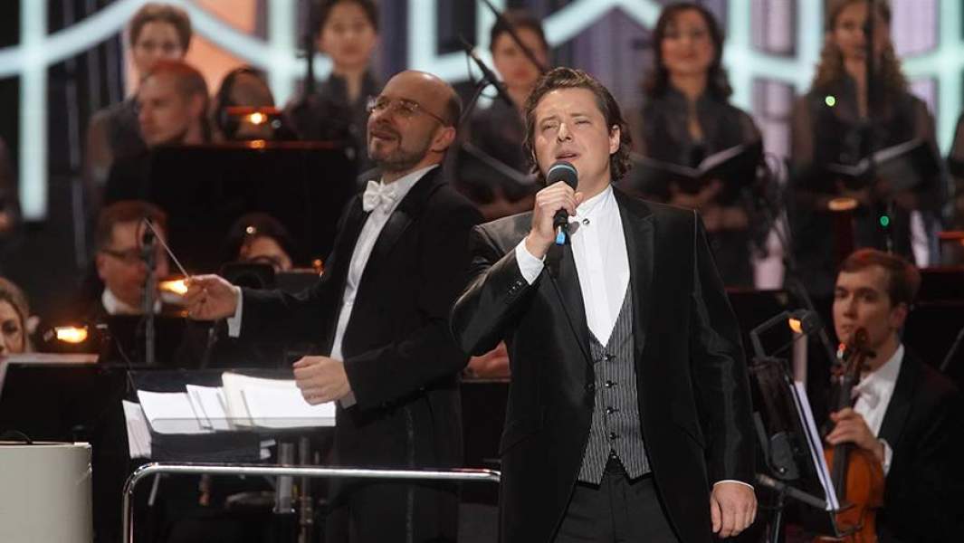 Оперный певец Дмитрий Корчак на юбилейном вечере Александры Пахмутовой