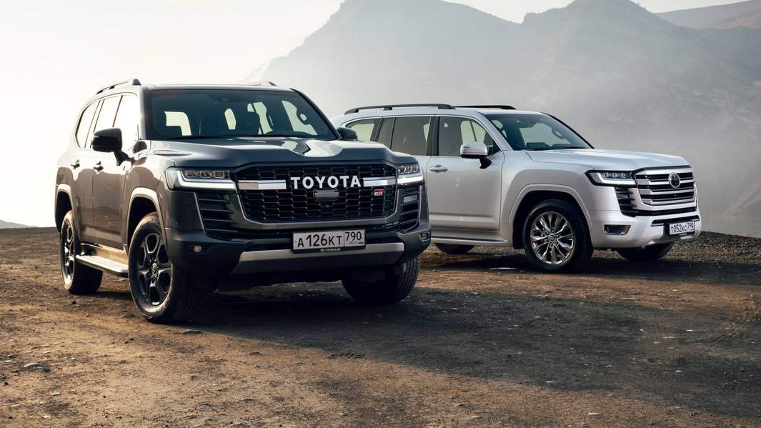 Версия GR Sport чуть короче и шире 70th Anniversary: 4965×1990×1950 мм. Колесная база — 2850 мм