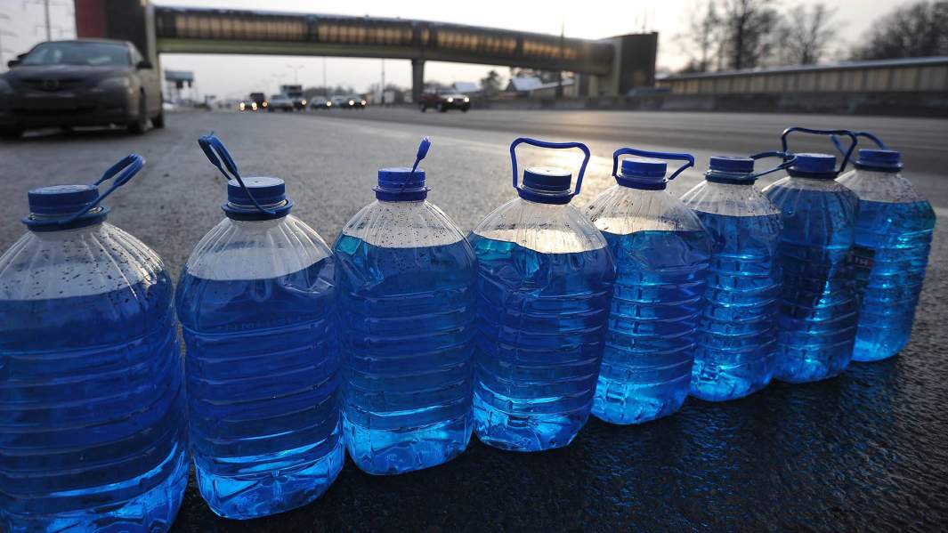 Потолок ледяной: как не ошибиться с выбором омывающей жидкости