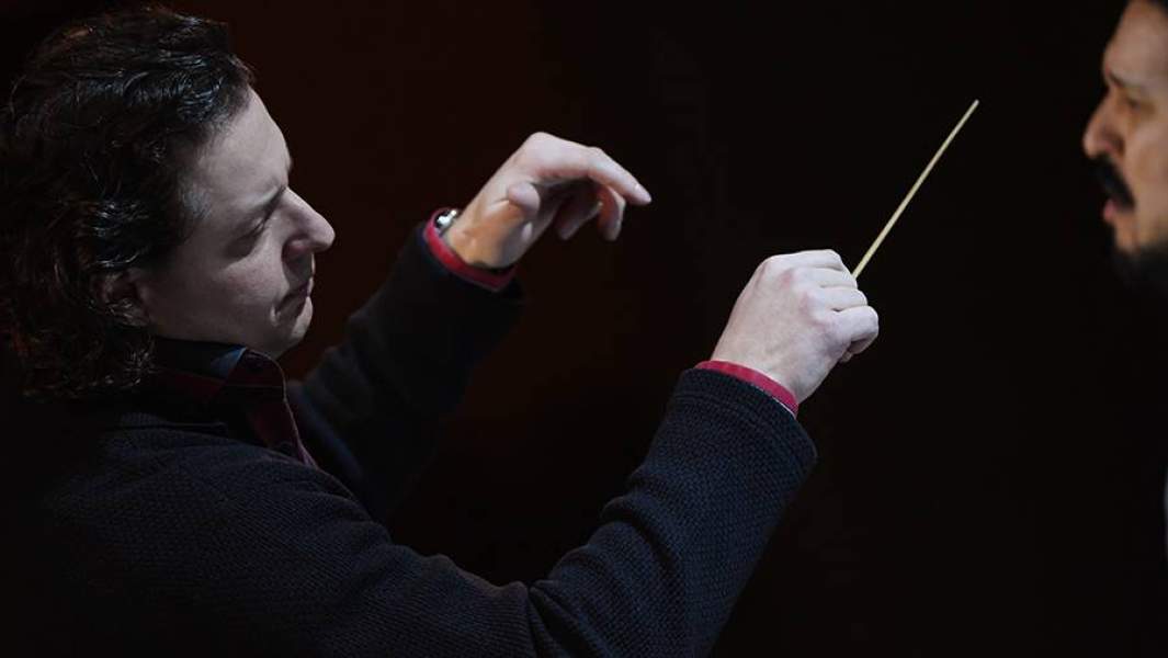 Дирижер Дмитрий Корчак на гала-концерте «Итальянское бельканто» в Сочи