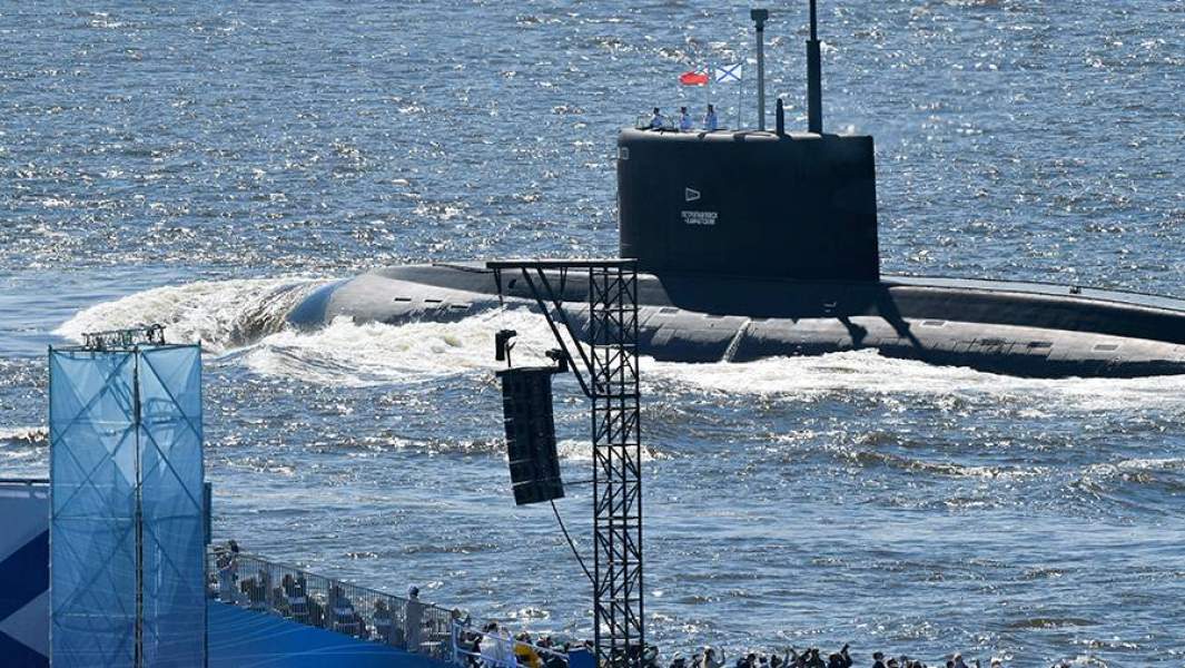 Подводная лодка «Петропавловск-Камчатский» проекта 636.3 на Кронштадтском рейде в Финском заливе