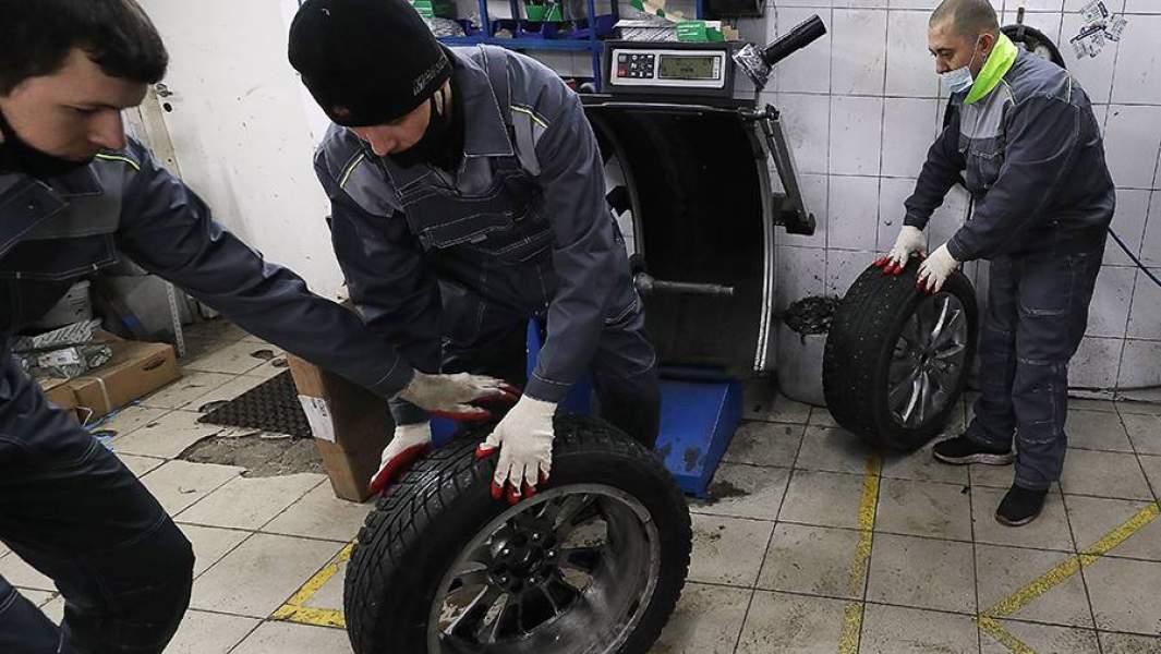 Сотрудники автоцентра