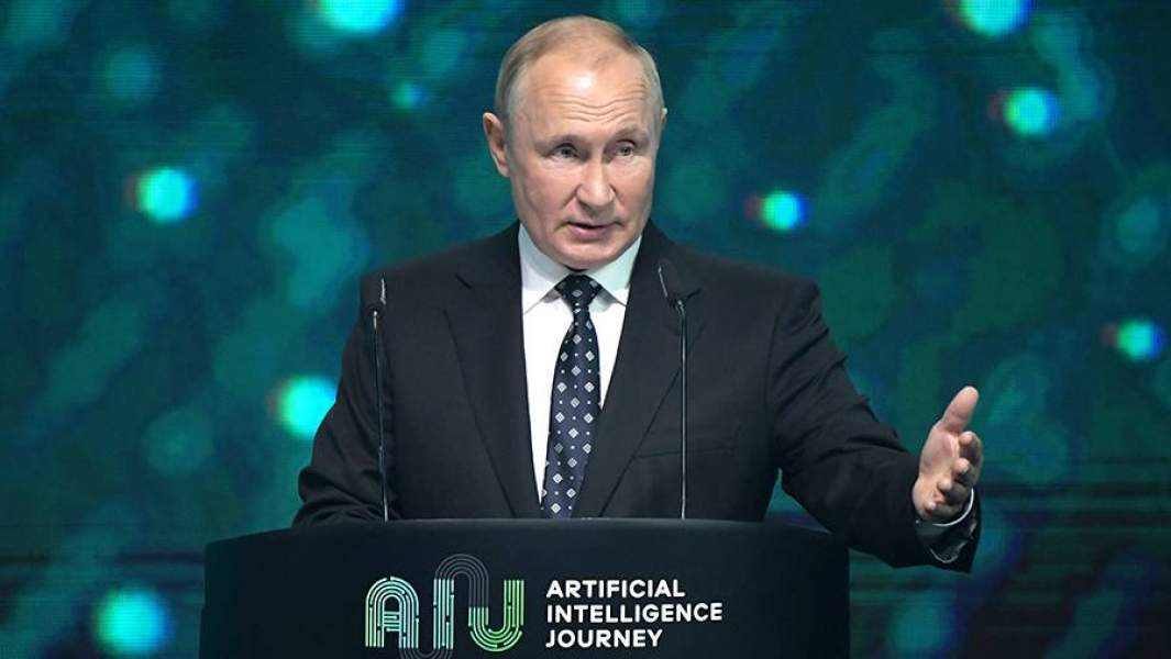 Президент РФ Владимир Путин выступает на международной конференции по искусственному интеллекту и анализу данных Artificial Intelligence Journey 2021 в рамках мероприятий по случаю 180-летия Сбербанка