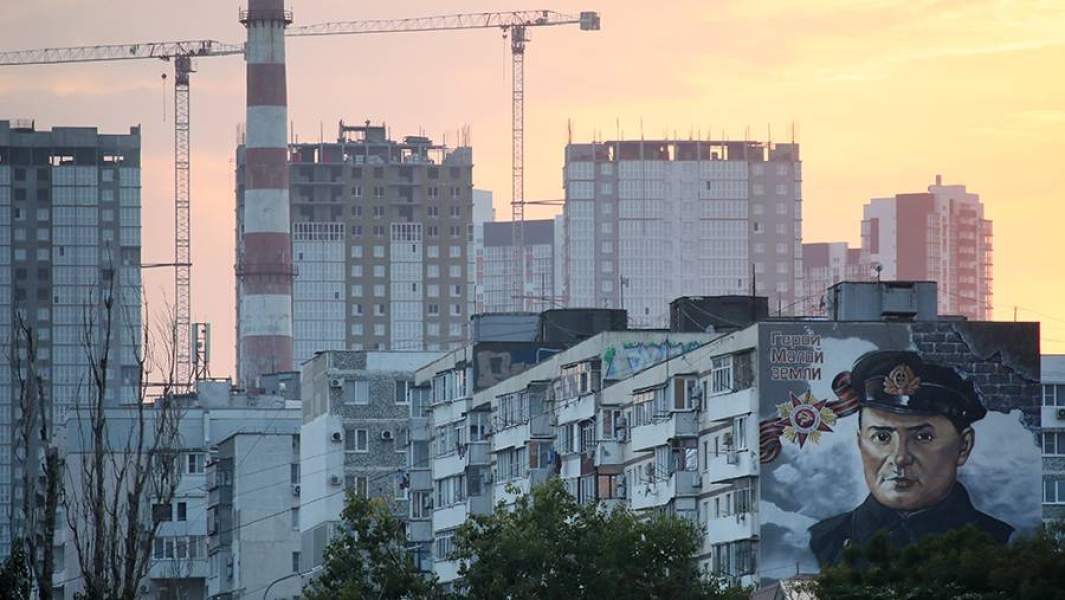 Дома на одной из улиц Новороссийска
