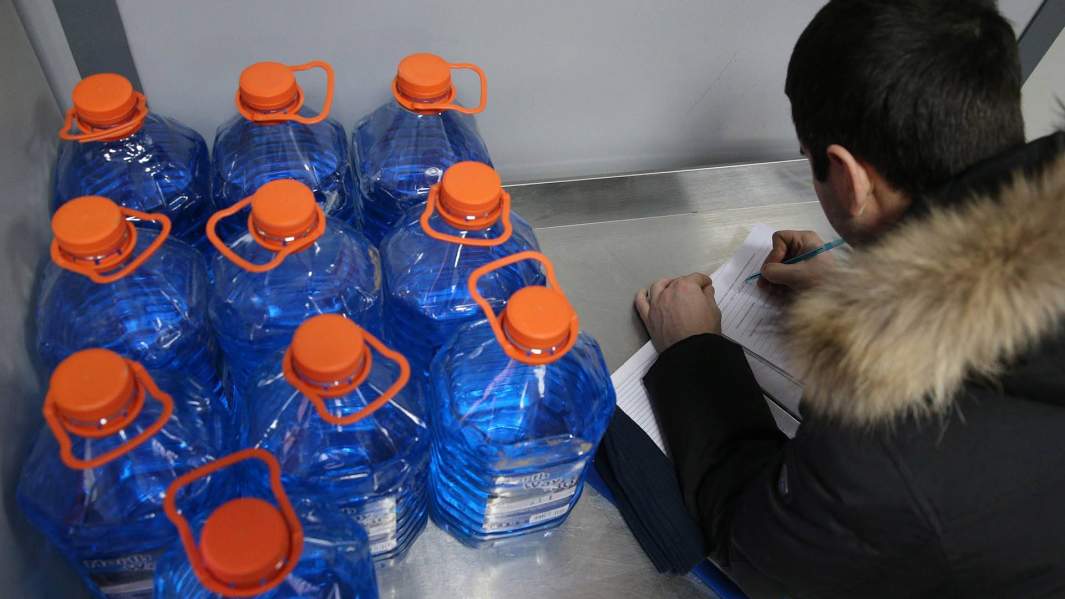 Потолок ледяной: как не ошибиться с выбором омывающей жидкости