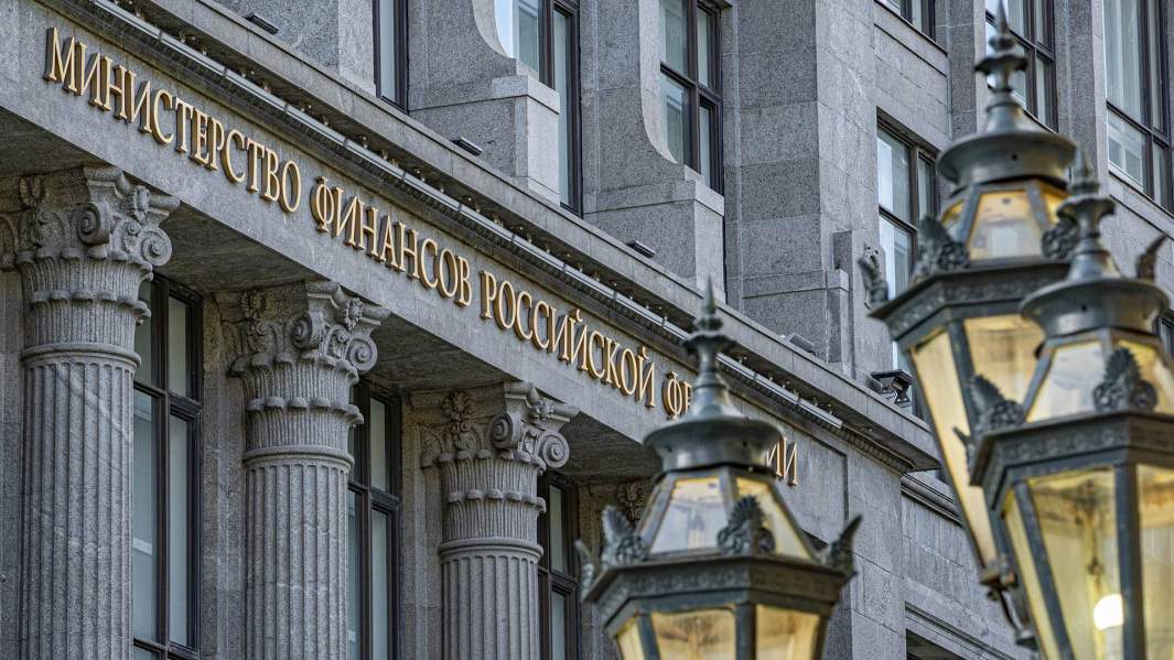 В честь 16-летия: в ГД предлагают в 2,5 раза повысить не облагаемый налогом доход