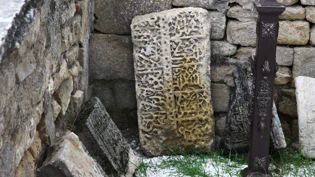 Надгробия Нарын-Кала