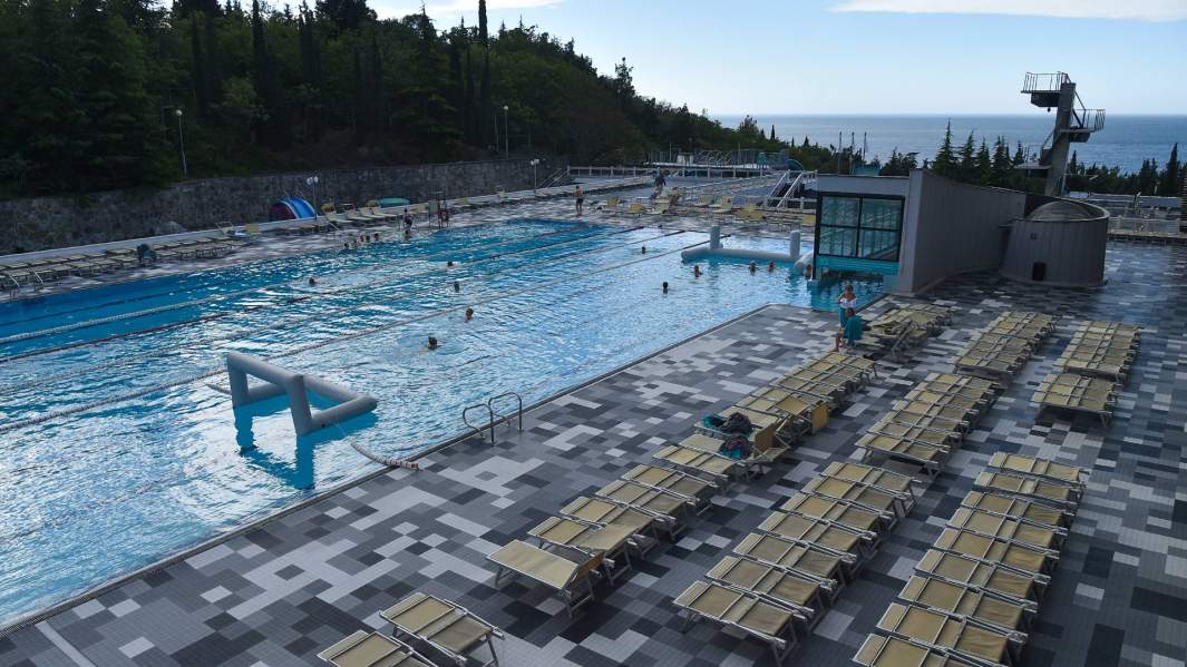 возле отеля