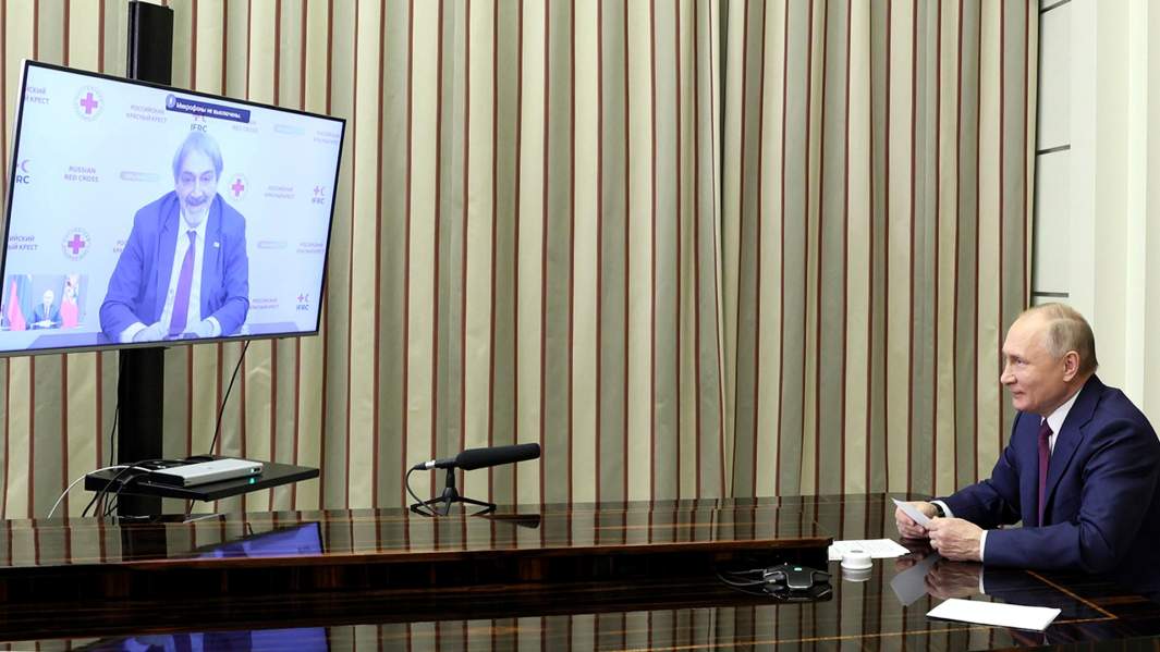 Встреча президента России Владимира Путина с президентом Международной федерации обществ Красного Креста и Красного Полумесяца Франческо Роккой (в режиме видеоконференции).
