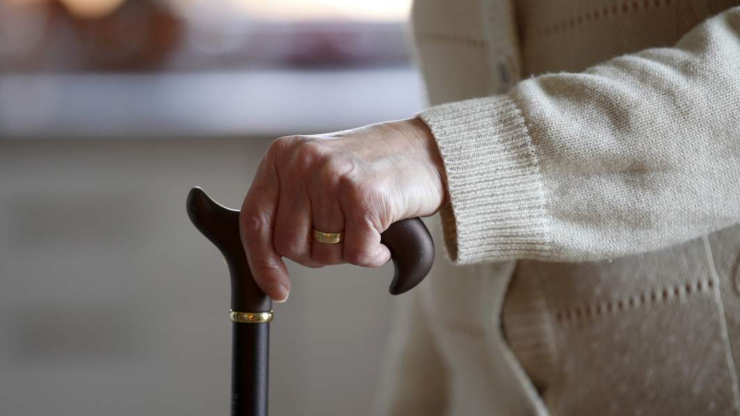 пожилая женщина