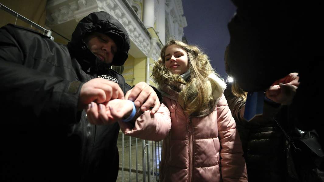 Очередь за билетами на балет «Щелкунчик» у касс Большого театра