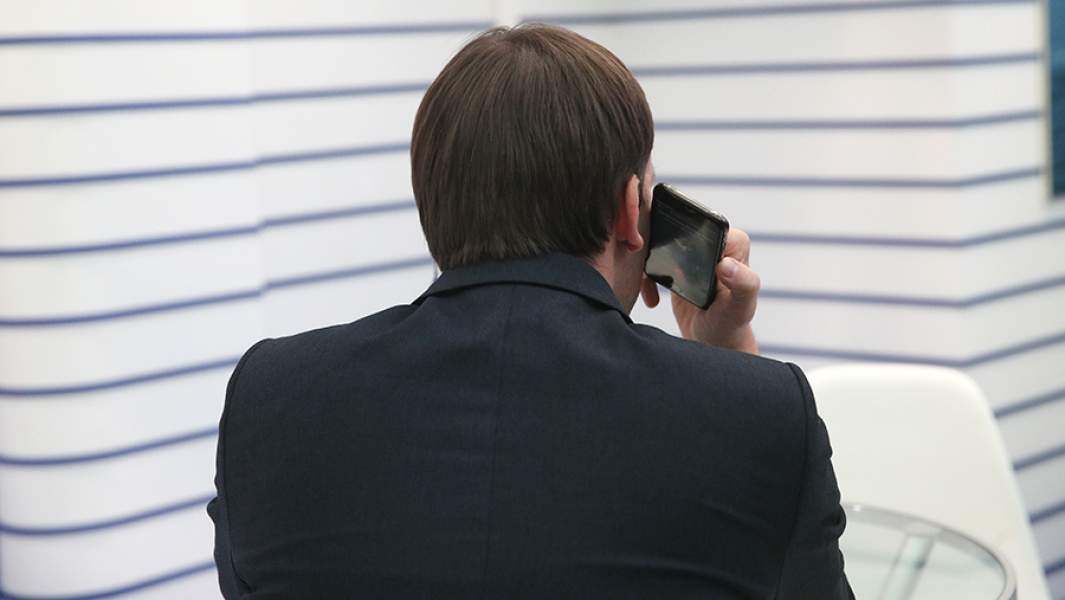 Мужчина со смартфоном