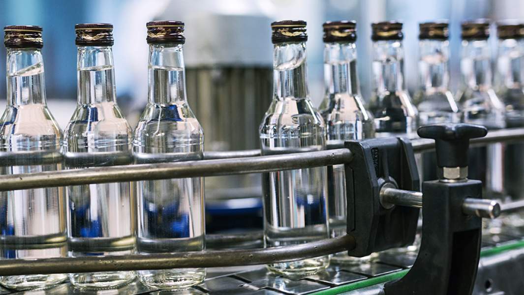 Цех розлива готовой продукции на предприятии по производству водки