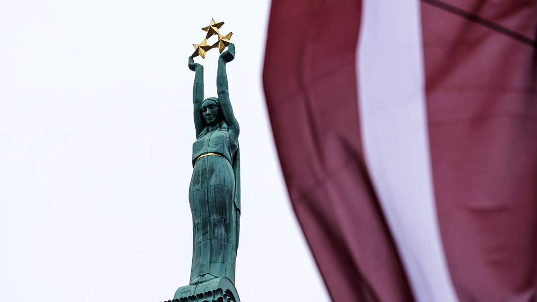 Памятник Свободы в Риге. 18 ноября в Латвии отмечается День независимости