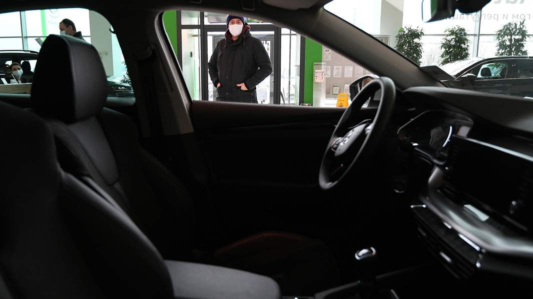 Эпоха дефицита: почему упали продажи автомобилей