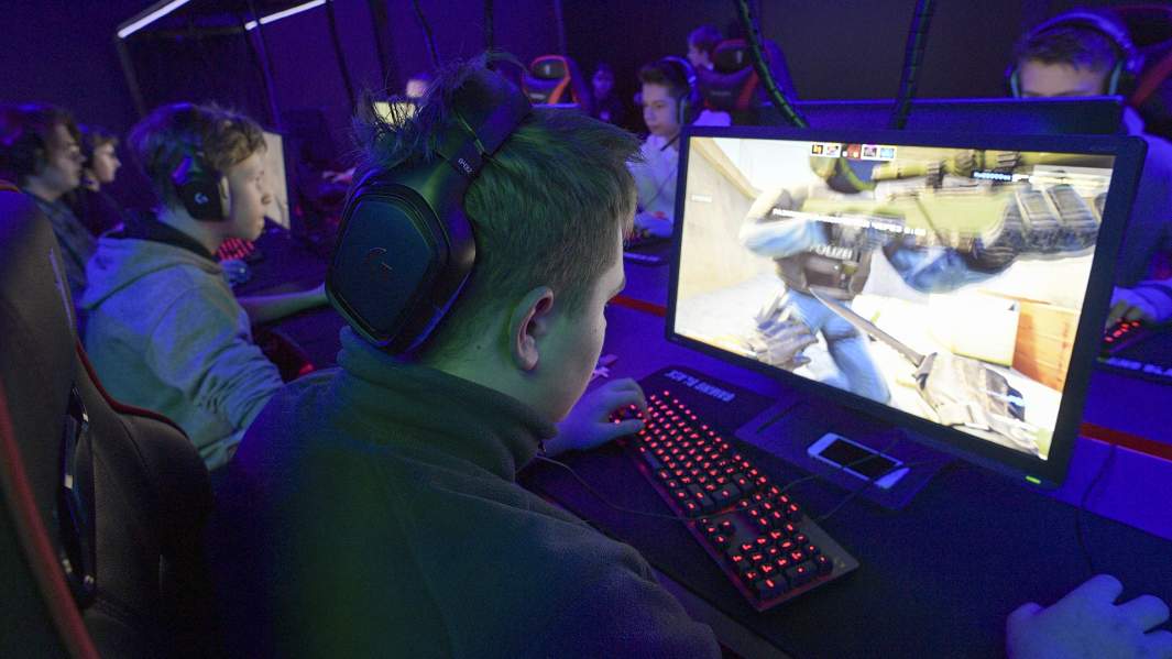 Посетители компьютерного клуба