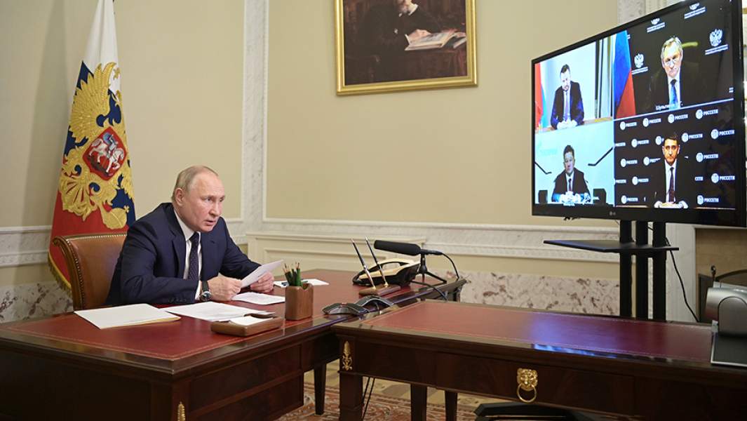 Президент РФ Владимир Путин проводит в режиме видеоконференции совещание о прохождении осенне-зимнего отопительного сезона