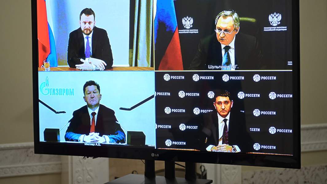 Участники совещания президента РФ Владимира Путина о прохождении осенне-зимнего отопительного сезона