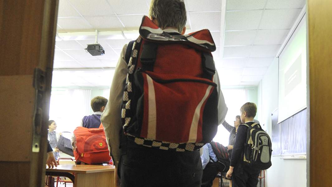 Ученики на перемене в школе